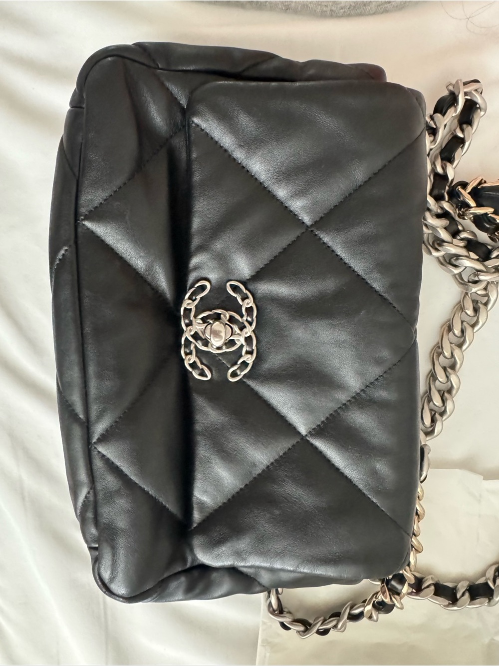 Chanel 19 medium